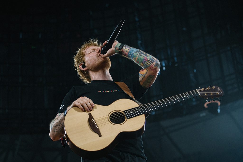 On his Mathematics tour, Ed Sheeran performs with a Digital 6000 handheld coupled with an MM 435 capsule. ​ Photo credit: Zak Walters