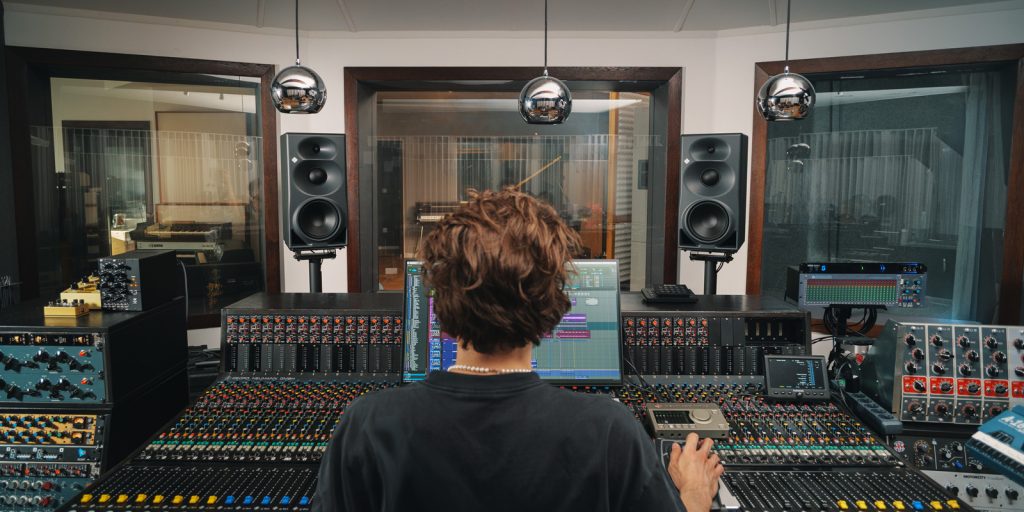 Neumann Expands Its 3-Way Monitoring Portfolio with the KH 310 II and KH 350